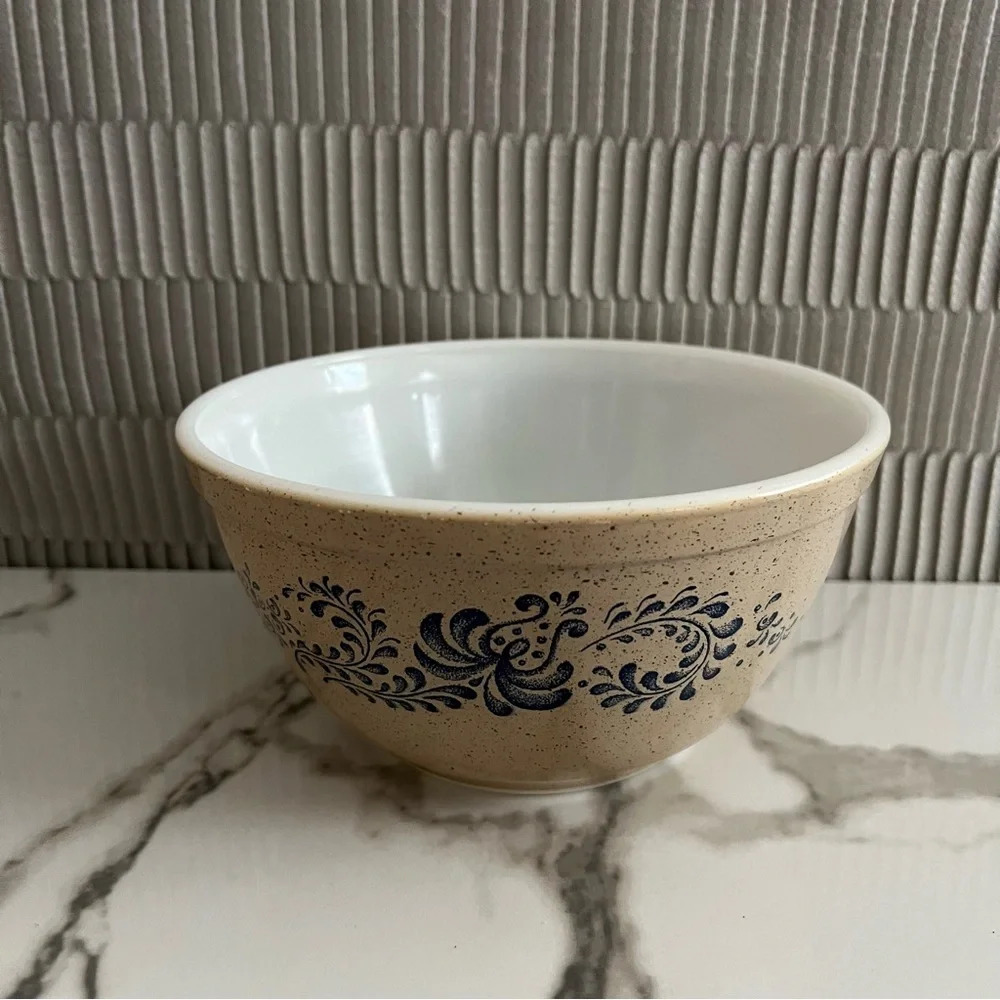 Pyrex Homestead Small Mixing Bowl Speckled Tan Blue 1.5 QT #402 Vintage MCM EUC